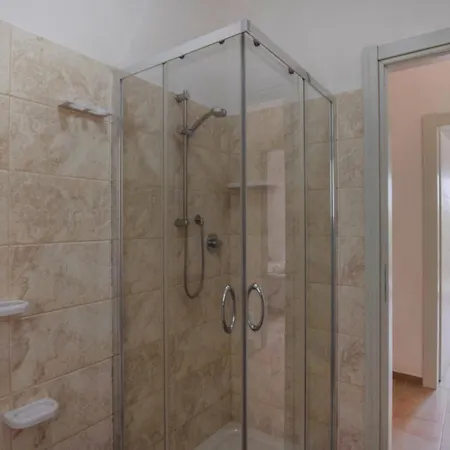 Apartment 1 Bedroom Gorgeous In